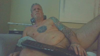 overmydaddbody live cam on Cam4