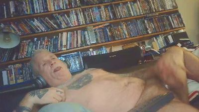 overmydaddbody live cam on Cam4