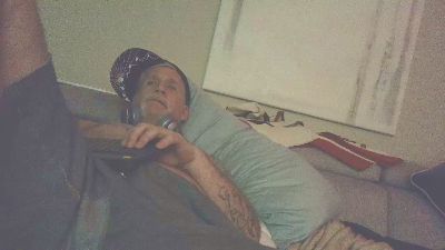 overmydaddbody live cam on Cam4