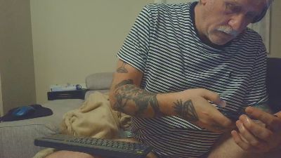 overmydaddbody live cam on Cam4