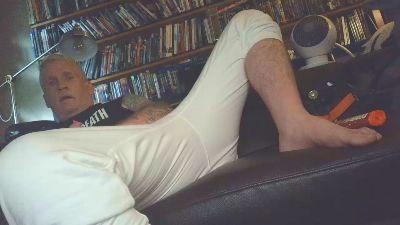 overmydaddbody live cam on Cam4