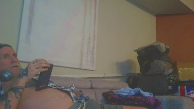 overmydaddbody live cam on Cam4