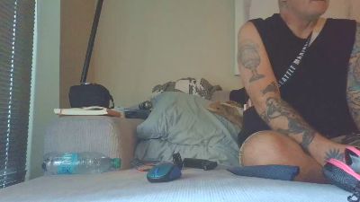 overmydaddbody live cam on Cam4