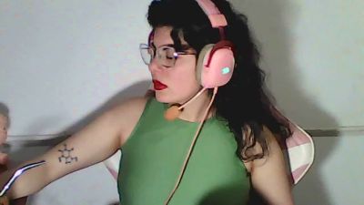 owly_bloom live cam on Cam4
