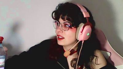 owly_bloom live cam on Cam4