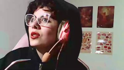 owly_bloom live cam on Cam4