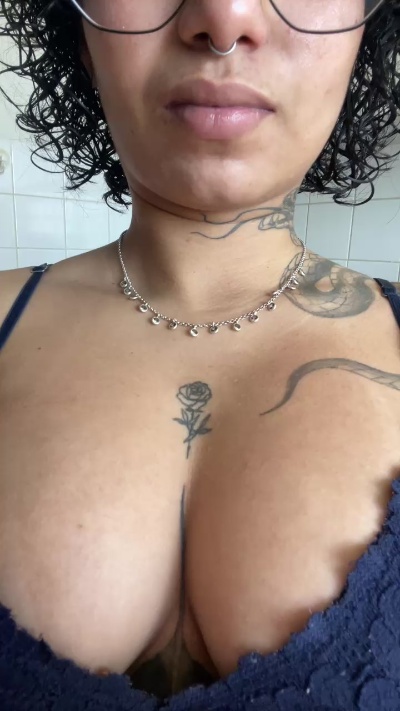 pamBoom21 live cam on Cam4