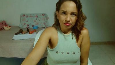paola_latina29 live cam on Cam4