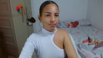 paola_latina29 live cam on Cam4