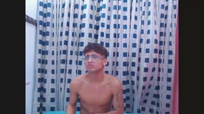 paulwalker19 live cam on Cam4