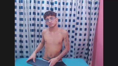 paulwalker19 live cam on Cam4