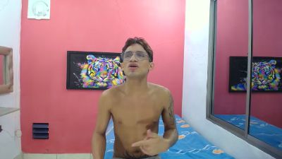 paulwalker19 live cam on Cam4