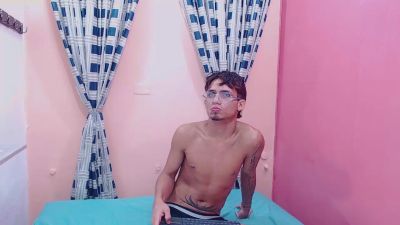paulwalker19 live cam on Cam4