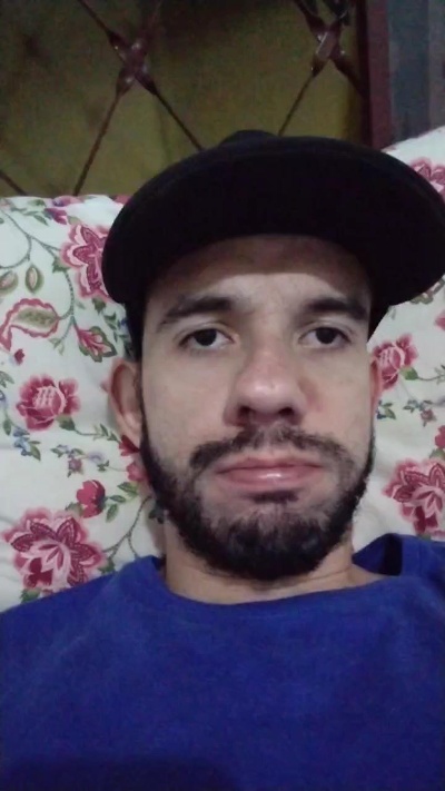 pedrogarcia9 live cam on Cam4