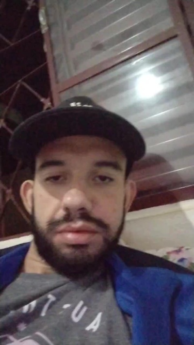 pedrogarcia9 live cam on Cam4