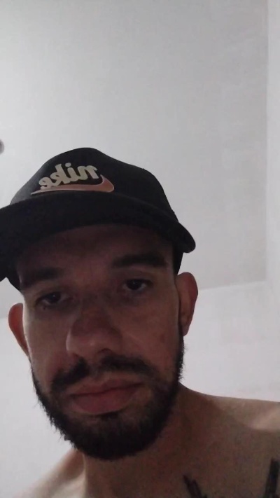 pedrogarcia9 live cam on Cam4