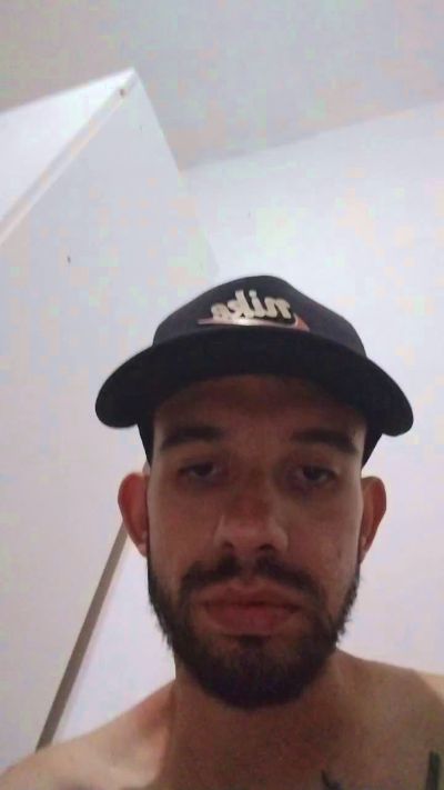 pedrogarcia9 live cam on Cam4