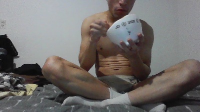pequeboy_hot live cam on Cam4