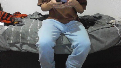 pequeboy_hot live cam on Cam4