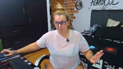 perlagoloza05 live cam on Cam4