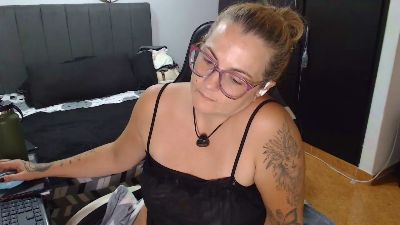 perlagoloza05 live cam on Cam4
