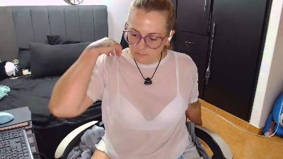 perlagoloza05 live cam on Cam4