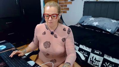 perlagoloza05 live cam on Cam4