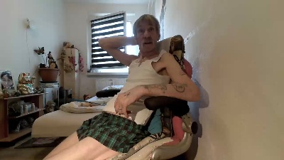 peter9744 live cam on Cam4