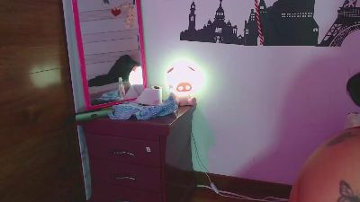 petite_coralx live cam on Cam4