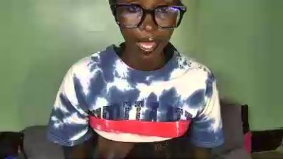 petite_diofa live cam on Cam4