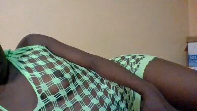 petitelavishey1 live cam on Cam4