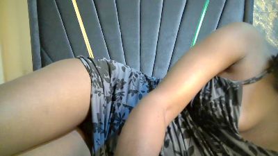 petitelavishey1 live cam on Cam4