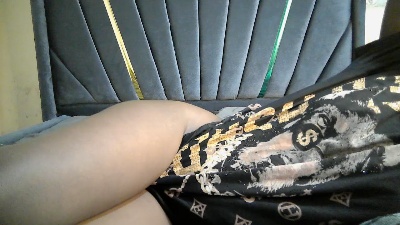 petitelavishey1 live cam on Cam4