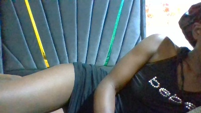 petitelavishey1 live cam on Cam4