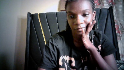 petitelavishey1 live cam on Cam4