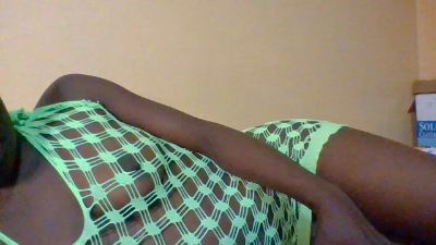 petitelavishey1 live cam on Cam4
