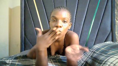 petitelavishey1 live cam on Cam4