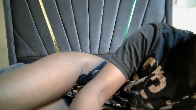 petitelavishey1 live cam on Cam4
