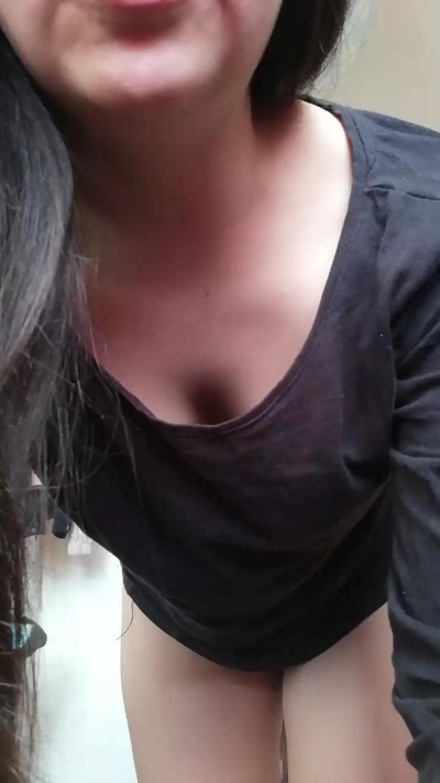 petitesantaslut live cam on Cam4