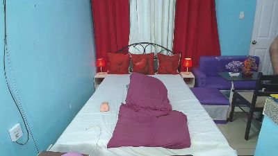 petitetsbigload live cam on Cam4