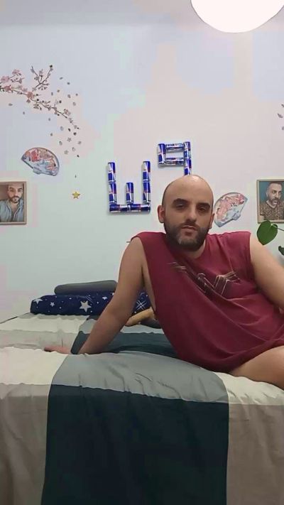 phoenixwar1984 live cam on Cam4