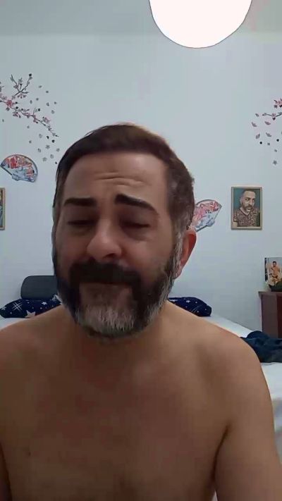 phoenixwar1984 live cam on Cam4