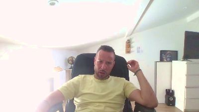 pierre752 live cam on Cam4