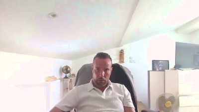 pierre752 live cam on Cam4