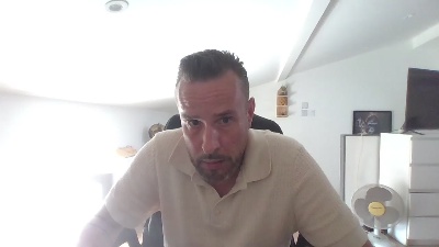 pierre752 live cam on Cam4