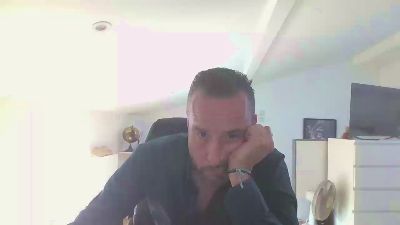 pierre752 live cam on Cam4