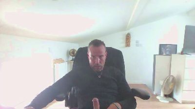 pierre752 live cam on Cam4