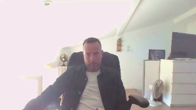 pierre752 live cam on Cam4