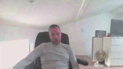 pierre752 live cam on Cam4