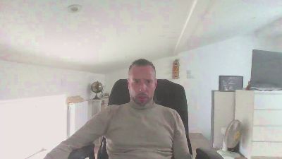 pierre752 live cam on Cam4